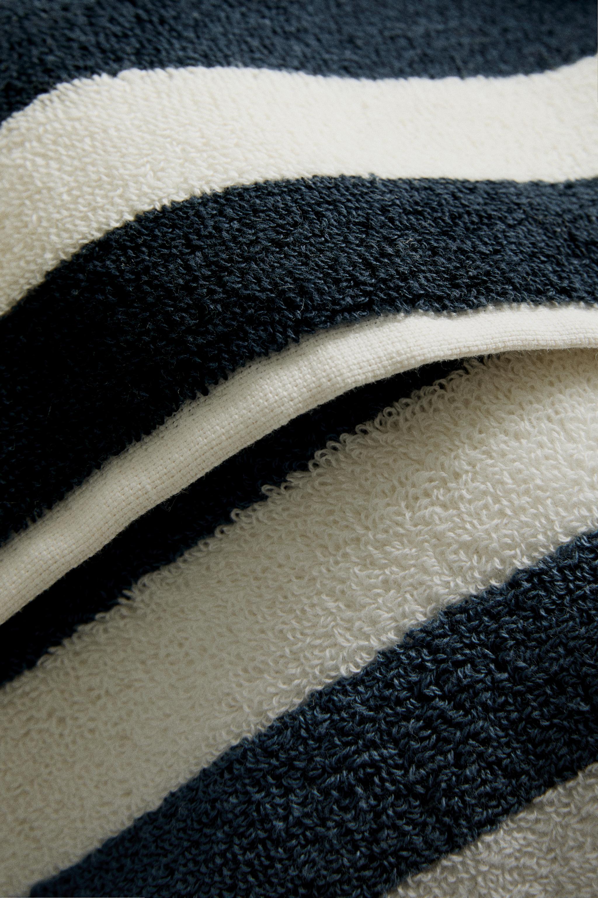 REVERSIBLE STRIPED BEACH TOWEL